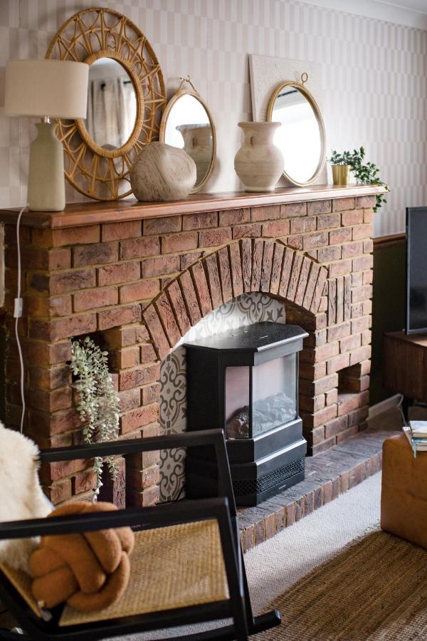 4-Bed Cotswold Getaway With Hot Tub & Gaming Room Churchdown Bagian luar foto