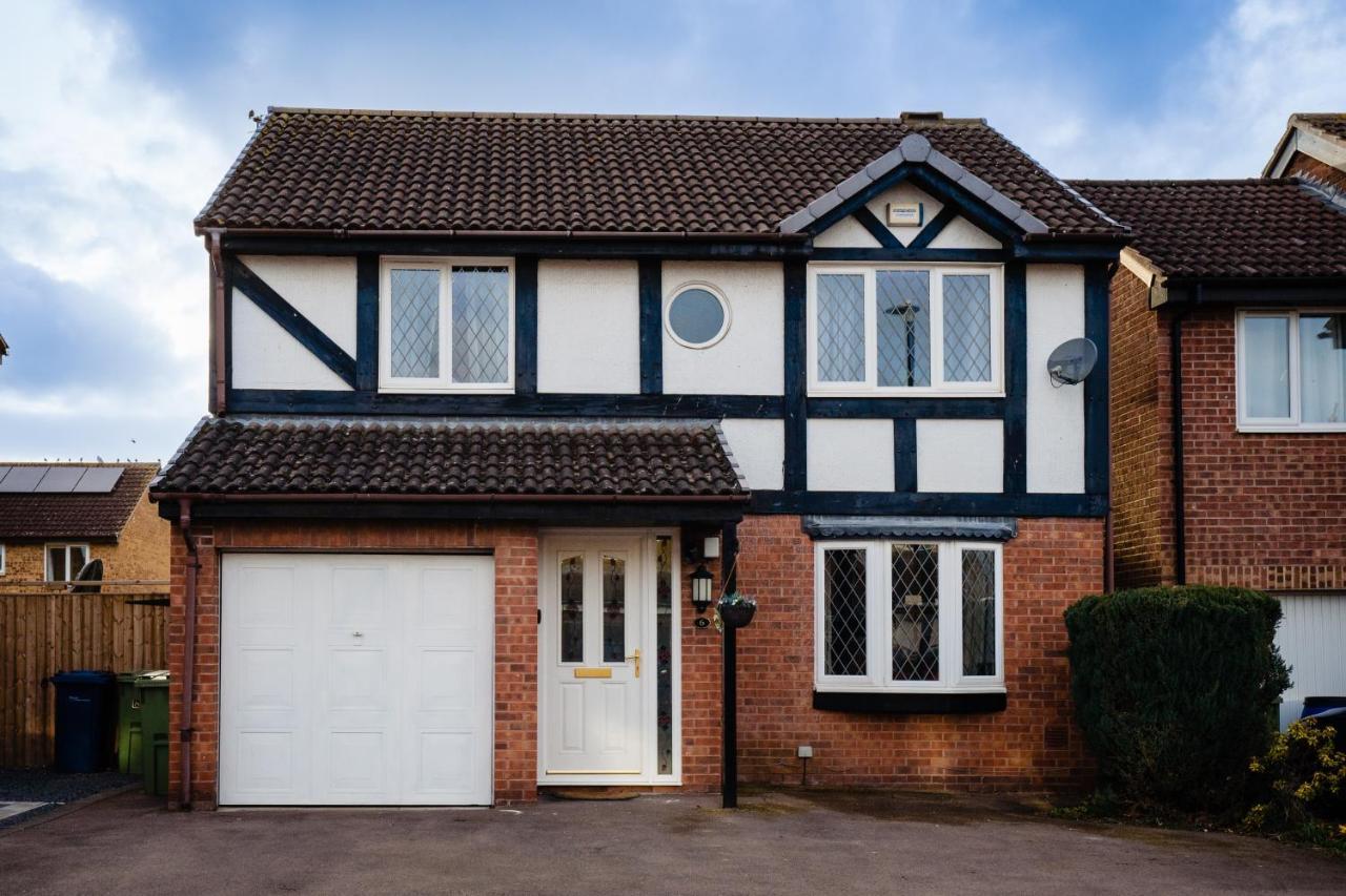 4-Bed Cotswold Getaway With Hot Tub & Gaming Room Churchdown Bagian luar foto
