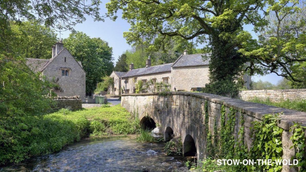 4-Bed Cotswold Getaway With Hot Tub & Gaming Room Churchdown Bagian luar foto