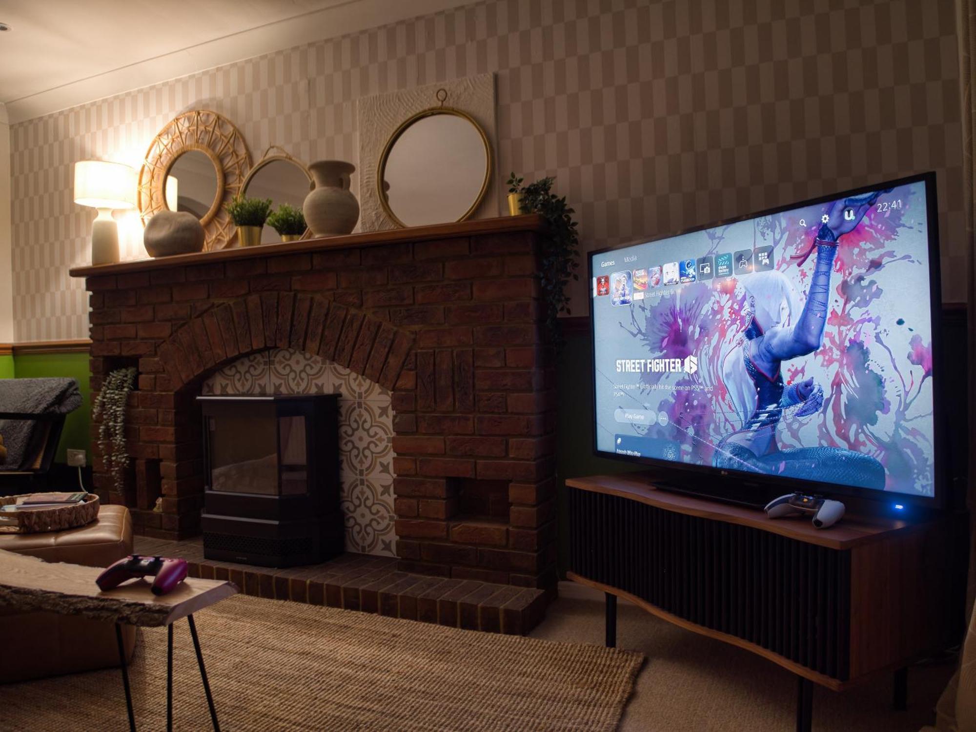 4-Bed Cotswold Getaway With Hot Tub & Gaming Room Churchdown Bagian luar foto